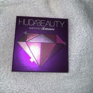 HUDA BEAUTY Amethyst Obsessions Palette with Purple Hues